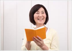 笑顔の女性